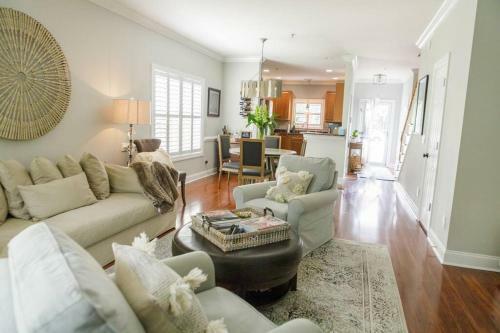 Apartamento Cozy And Convenient Spacious Townhome