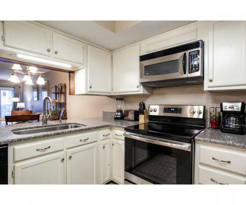 Cozy Bear Condo With Indoor Fireplace
