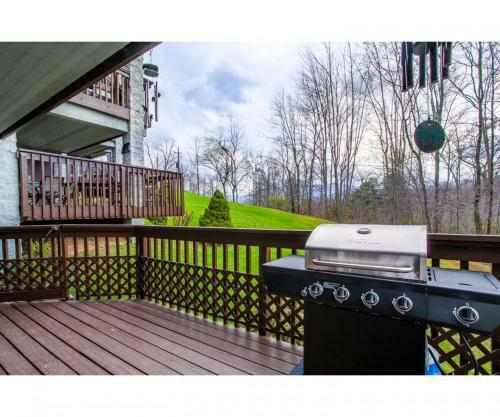 Cozy Bear Condo With Indoor Fireplace