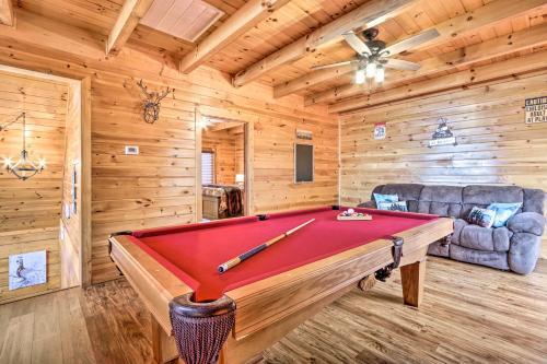 Star Lite Cabin Hot Tub, Deck And Pool Table