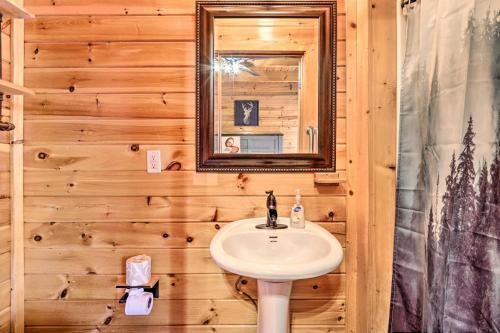 Star Lite Cabin Hot Tub, Deck And Pool Table