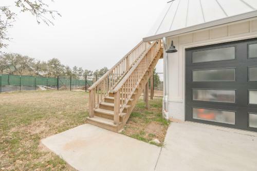 Scarlet Ridge Retreat