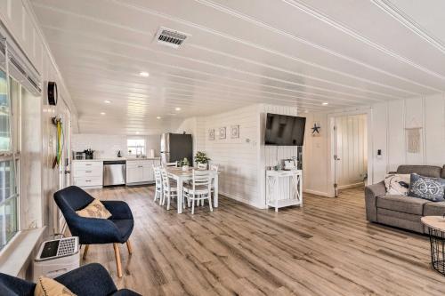 Bright And Airy Freeport Home - Walk To Beach!