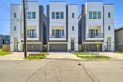 Lovely, Modern Townhome Near Downtown Houston