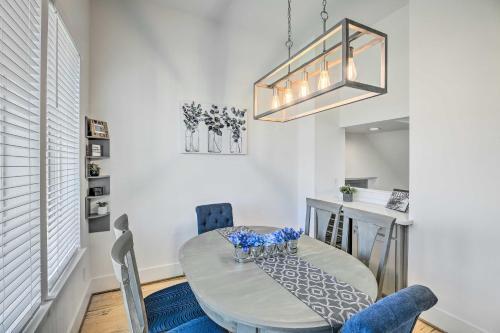 Lovely, Modern Townhome Near Downtown Houston