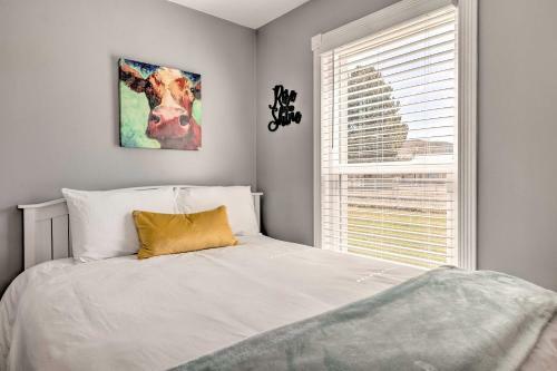 Pet-friendly Chic Home With Spacious Back Yard!