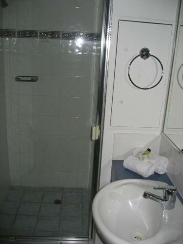 Hotel Moorings Beach Resort