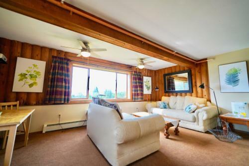 Flat Fish Lodge B&B And Event Center