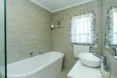 Tareha Tides - Westshore Holiday Home