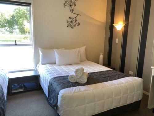 Saddle And Sulky Motor Lodge