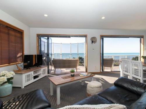 Beachfront Bliss On Wanaka Terrace