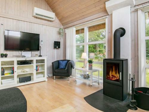 Five-bedroom Holiday Home In Bl�vand 24