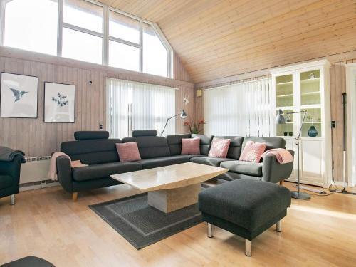 Five-bedroom Holiday Home In Bl�vand 24