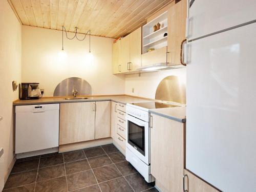 Three-bedroom Holiday Home In Bl�vand 4