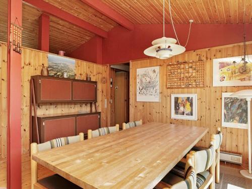 Three-bedroom Holiday Home In Bl�vand 14