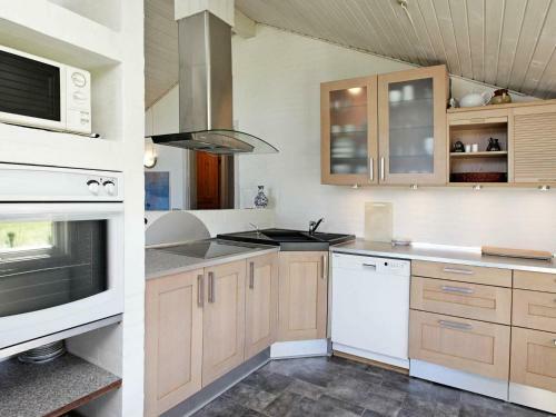 Three-bedroom Holiday Home In Bl�vand 87