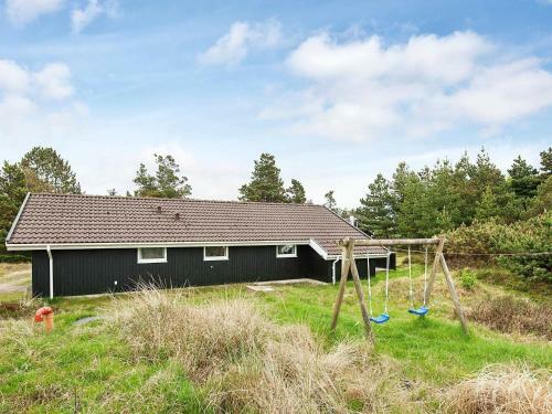Three-bedroom Holiday Home In Bl�vand 76