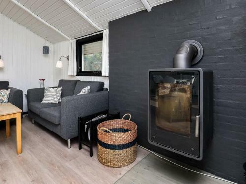 Three-bedroom Holiday Home In Bl�vand 76