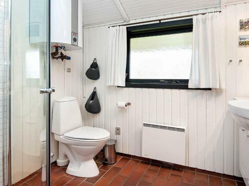 Three-bedroom Holiday Home In Bl�vand 76