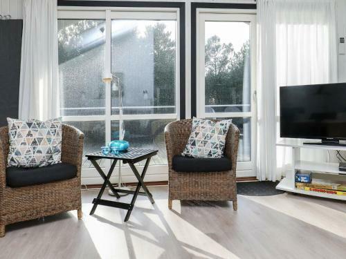 Three-bedroom Holiday Home In Bl�vand 76