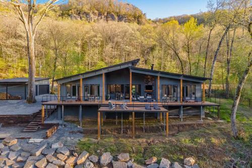 Riverfront Heber Springs Home With Dock And Slip!