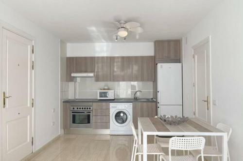Laura Apartment In Arona & Pool