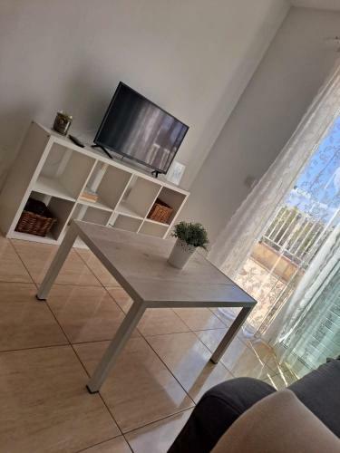 Laura Apartment In Arona & Pool