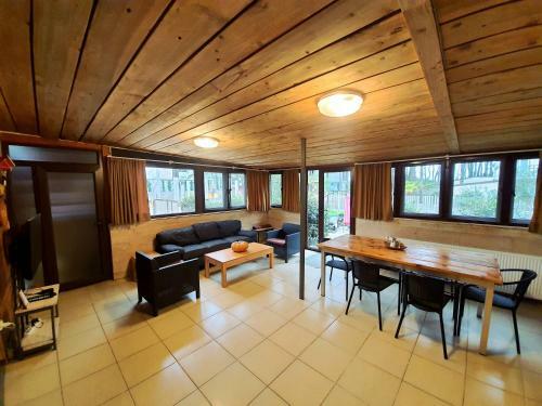 House Sesil L