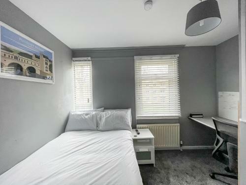 Impeccable 2-bed Home Close To City Centre!!