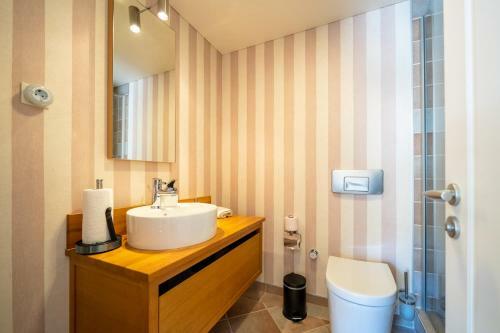 Portville Canal Side Villas 65 (2br)