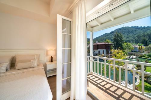 Portville Canal Side Villas 65 (2br)