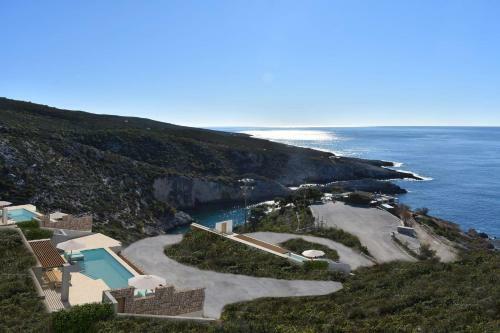 Limnionas Infinity Cave Villa
