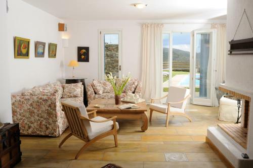 Andros: Luxurious Villa With Private Swimming Pool