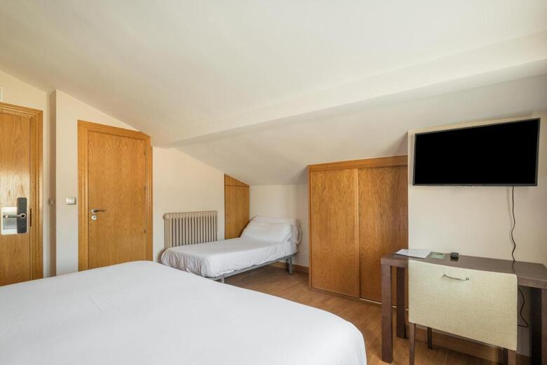 Hostal Izar-ondo