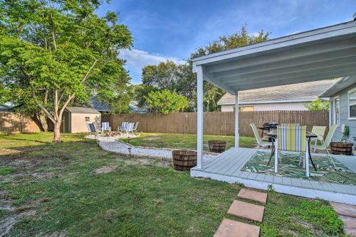 Clearwater Seaside Bungalow Patio And Grill!