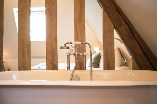 Hostal Maisons D'h�tes - Domaine Le Coq Enchant�