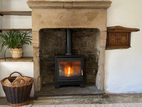 Beautiful 17th Century Peak District Cottage