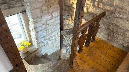 Beautiful 17th Century Peak District Cottage