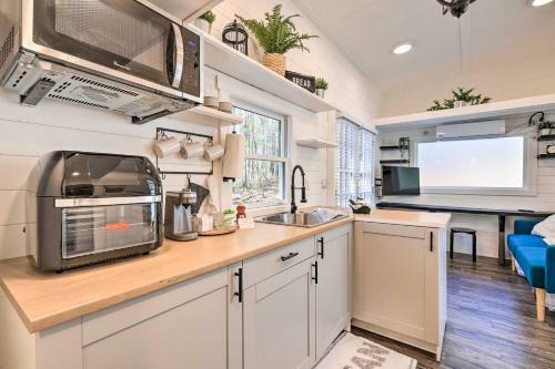 Newnan Tiny Home With Fire Pit And Charcoal Grill