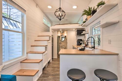 Newnan Tiny Home With Fire Pit And Charcoal Grill