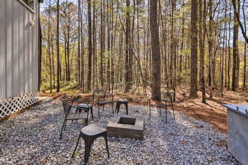 Newnan Tiny Home With Fire Pit And Charcoal Grill