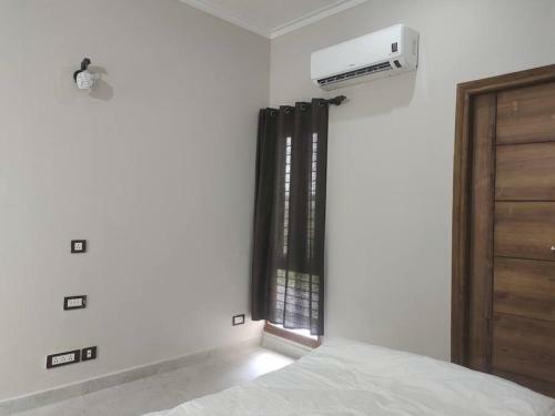 Shaw Estate , Homestay In Noida , Noida Expressway