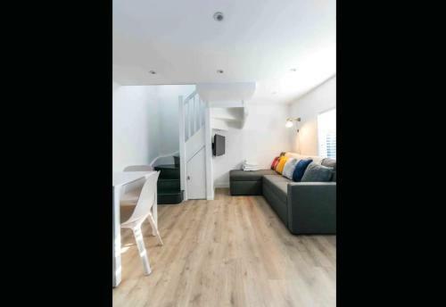 Renovated 19th Century Barn With Free Parking
