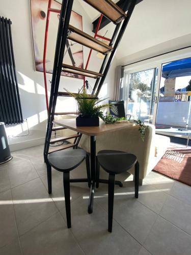Adorable 1-bedroom Holiday Home With Free Parking