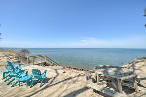 Endearing Cottage With Fire Pit And Private Beach