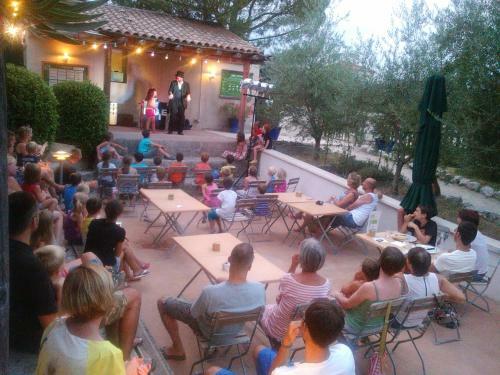 Camping Les Routes De Provence
