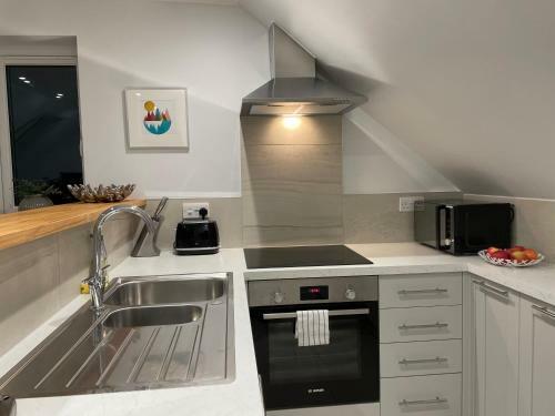 Unique Luxury Detached Apartment In Windsor That Sleeps 4
