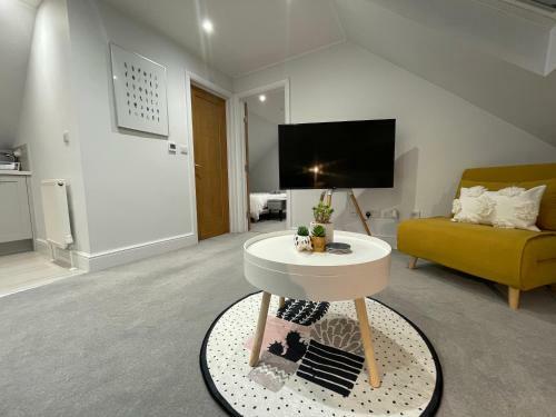 Unique Luxury Detached Apartment In Windsor That Sleeps 4