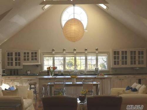 Modern Barn Loft In North Fork Vineyards In Backyard Farm