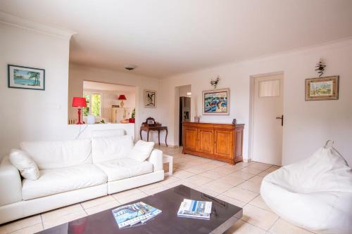 Welcome To The Nossi-b� Villa